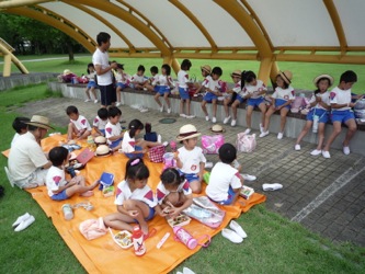 保育園　お泊り　裸 